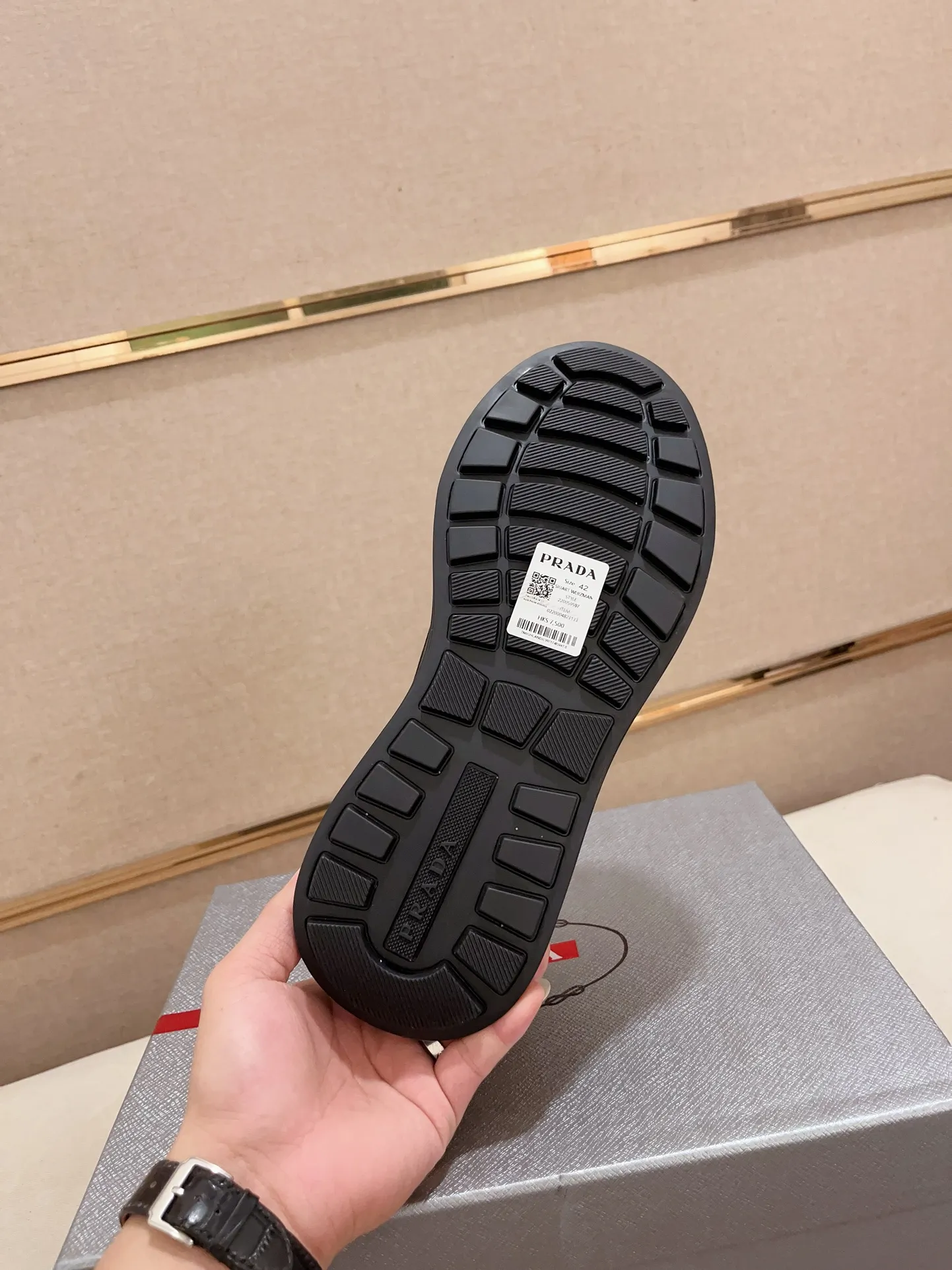 Factory price 620💰 ✔️✔️✔️Higher version High-quality new PRADA (Prada) counters are launched simultaneously. New men's shoes and 😘fabric are made of high-tech glue-spraying technology. Lining: Full cowhide lining. 👍🏿 High-end ☄️ air-cushion molded anti-slip rubber outsole, exquisite lines, simple and elegant, comfortable and high-end for leisure travel. Code number: 38 to 44 (45 is custom-made and cannot be returned or exchanged)